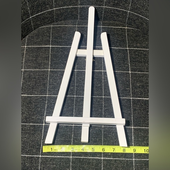 Easel - Picture 3 of 5